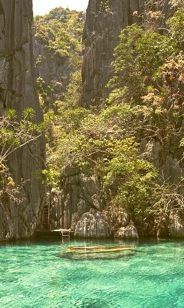 Entry of Twin Lagoon, Coron, Philippines